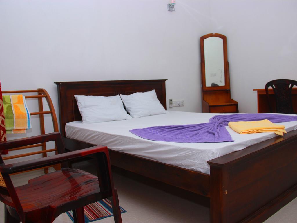 Bed and Breakfast Heaven Star Rest à Mirissa Chambre photo